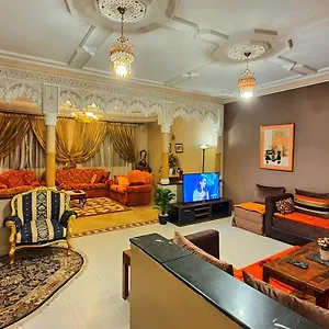 Oranger Family House Center, Private Large House, Terasse Garden View, Free Parking Appartamento